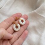 Oorbellen kiezen: zo vind je de juiste stijl, pasvorm en materialen